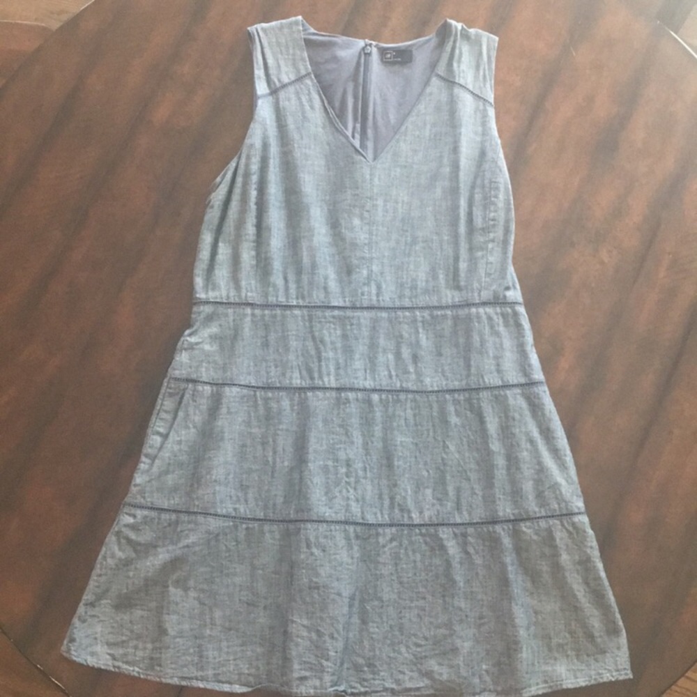 Sleeveless summer dress with pockets